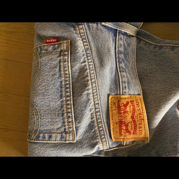 LEVIS MOM JEANS SIZE 27 - Picture 3 of 5